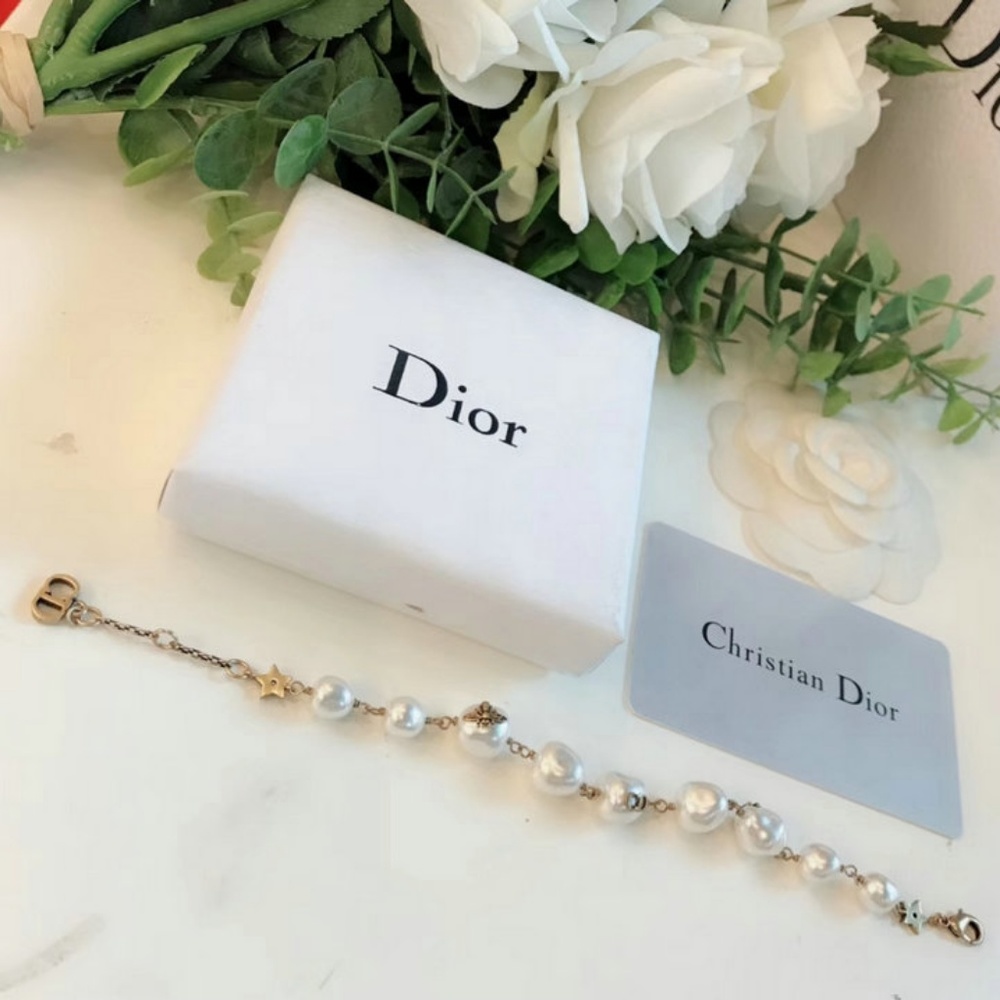 Bracelets - Picture 2 of 5